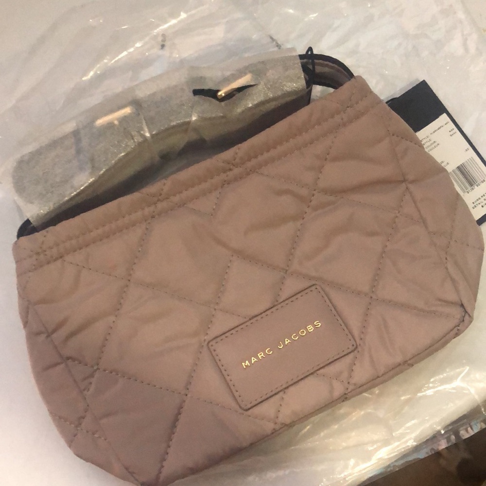 Marc Jacobs “The Messenger” quilted bag GREAT HOLIDAY GIFT! Sold out everywhere!
